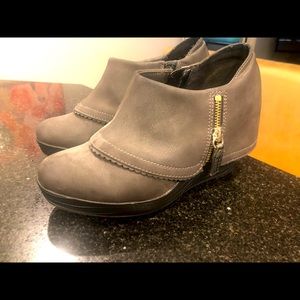 Dr. Scholls women’s wedge bootie, dark grey